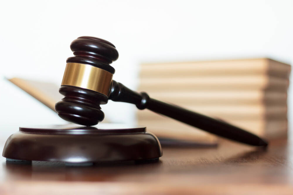 Sentencias de interés en el ámbito laboral, traslado de centro, solo falta un día y suplantación de identidad.