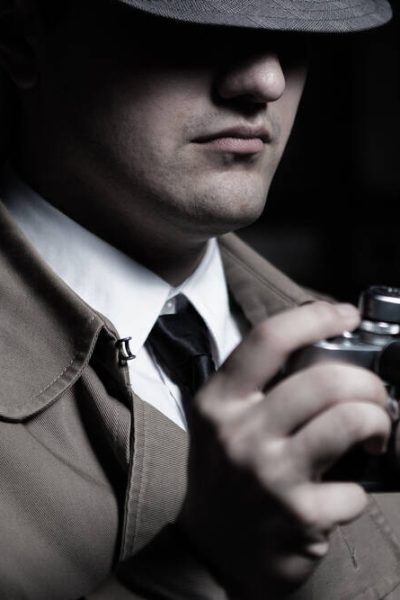 Se puede vigilar al representante con un detective