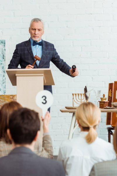 Compra en subasta de cuadro robado