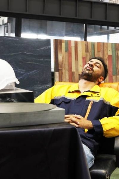 Durmiendo o viendo series en el trabajo