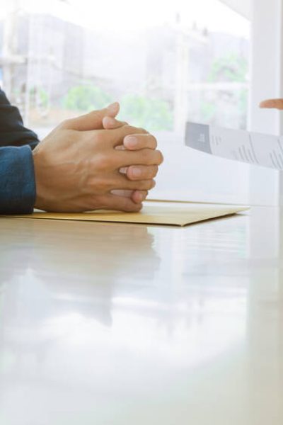 Firmó un precontrato