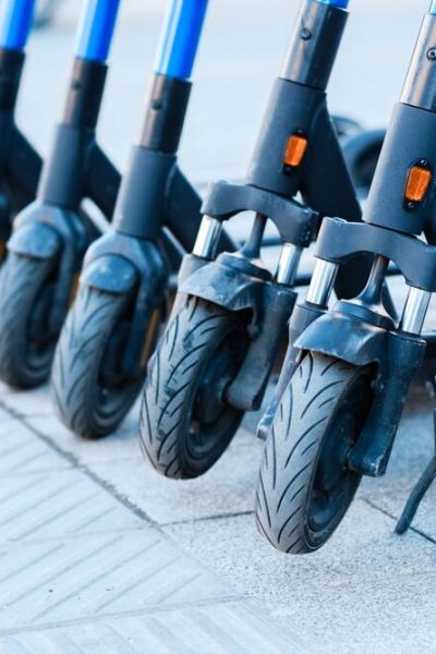 Los patinetes eléctricos, fuera de la empresa